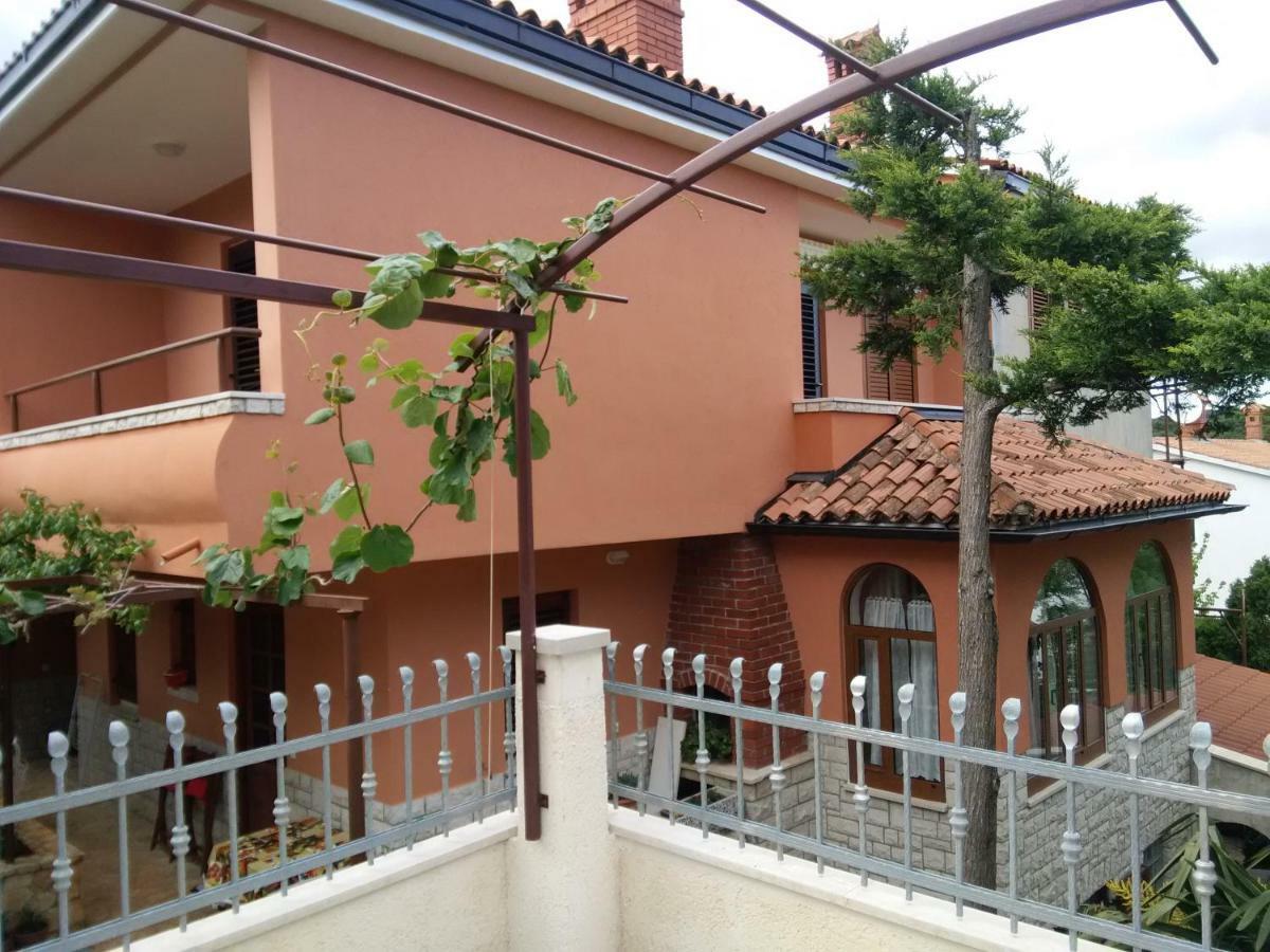 Apartments Villa Mavero Banjole Exterior photo